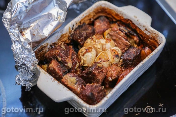 Рваная говядина с печеным чесноком и яблоками Рваная говядина с печеным чесноком и яблоками