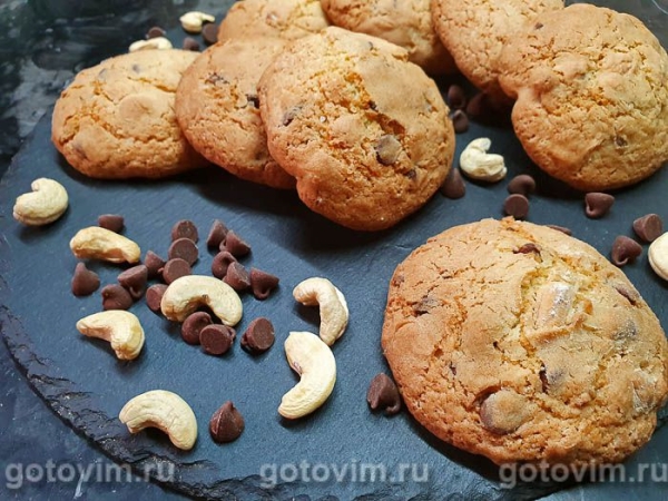 Печенье с шоколадными каплями и кешью