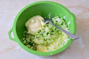 Тарталетки с сыром и огурцом Тарталетки с сыром и огурцом