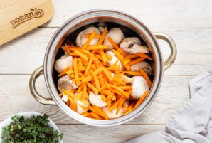 Шампиньоны с морковью