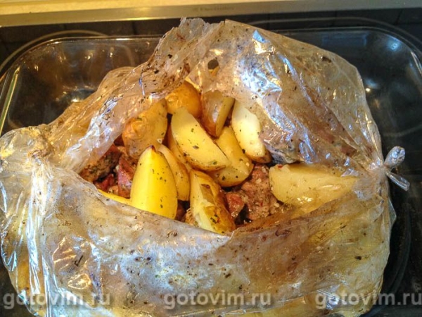 Молодой картофель с мясом в рукаве для запекания Молодой картофель с мясом в рукаве для запекания