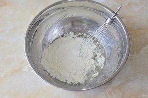 Пицца с копченой колбасой