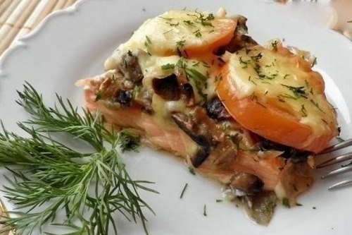 Форель, запеченная с грибами и помидорами
