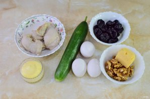 Салат из курицы и чернослива Салат из курицы и чернослива