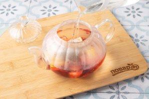 Холодный чай с клубникой Холодный чай с клубникой