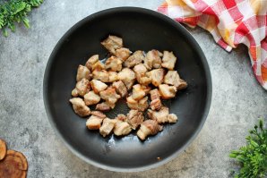 Капуста со свининой