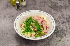 Яичные конвертики с сыром и ветчиной