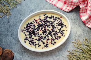 Пирог на кефире с черникой Пирог на кефире с черникой