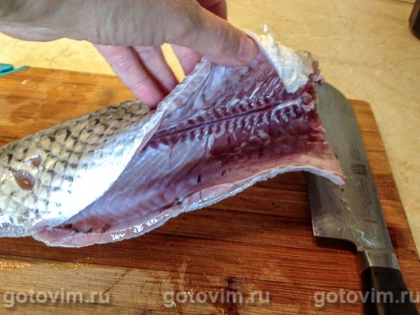 Белый амур, запеченный с творожным сыром в фольге