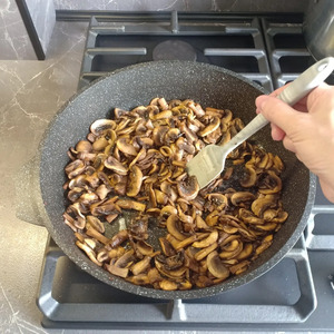 Пирог с курицей и грибами