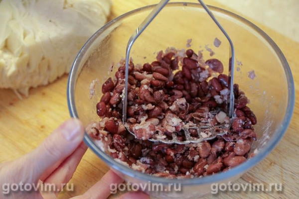 Мясные щи с фасолью, квашеной и свежей капустой