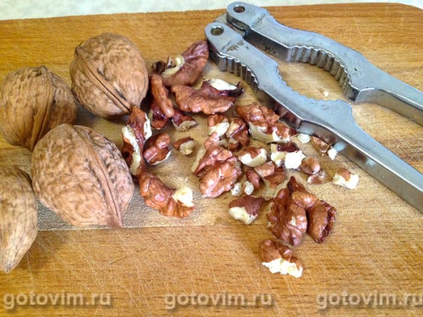 Запечённые перцы с сыром страчателла и грецкими орехами