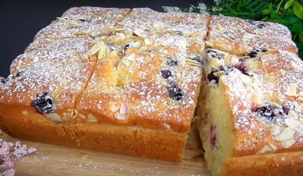 Все перемешиваю и в духовку. Нежнейший ягодный пирог за 15 минут Все перемешиваю и в духовку. Нежнейший ягодный пирог за 15 минут