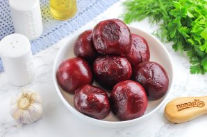 Маринованная свекла на зиму в банках целиком Маринованная свекла на зиму в банках целиком