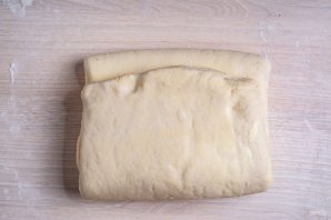 Слоеные пирожки с сыром и луком Слоеные пирожки с сыром и луком