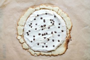 Торт с песочными коржами и безе Торт с песочными коржами и безе