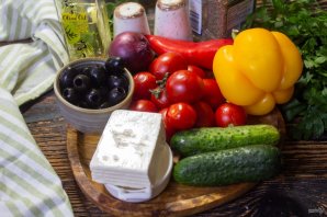 Салат с брынзой и помидорами Салат с брынзой и помидорами