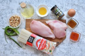 Рисовая жареная лапша "Пад Тай" Рисовая жареная лапша "Пад Тай"