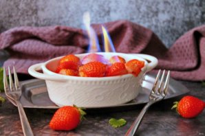 Клубника фламбе Клубника фламбе