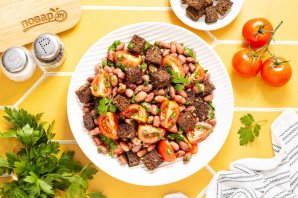 Салат с сухариками и фасолью Салат с сухариками и фасолью