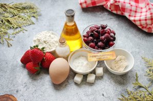 Пирожки с вишней и клубникой Пирожки с вишней и клубникой