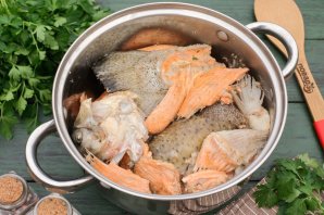 Уха на костре из лосося Уха на костре из лосося