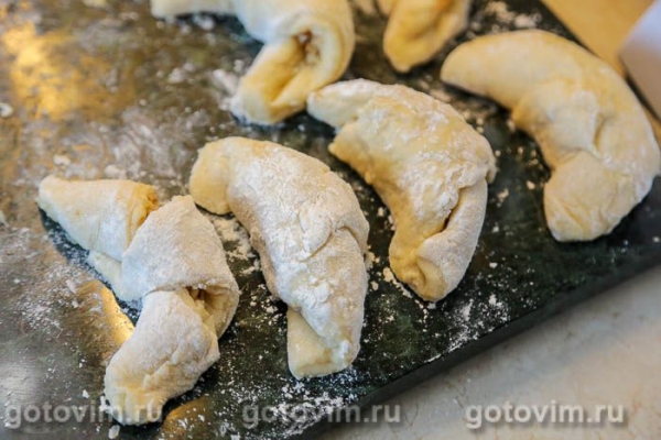 Рогалики с яблоками и орехами из теста на кефире Рогалики с яблоками и орехами из теста на кефире