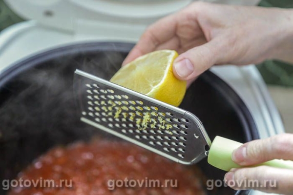 Стейки из свиной шеи в томатно-сливочном соусе в мультиварке