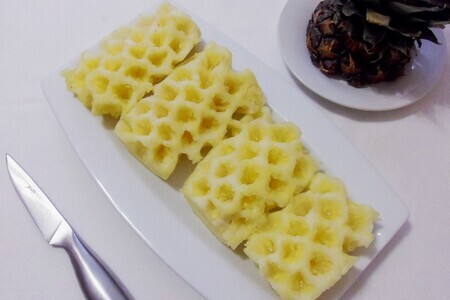 Салат с курицей, ананасом и красной фасолью Салат с курицей, ананасом и красной фасолью