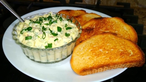 Вкуснейшая намазка на хлеб. Готовиться быстро: универсальный рецепт за 10 минут Вкуснейшая намазка на хлеб. Готовиться быстро: универсальный рецепт за 10 минут