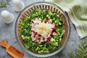 Окрошка с горчицей и сметаной на квасе Окрошка с горчицей и сметаной на квасе