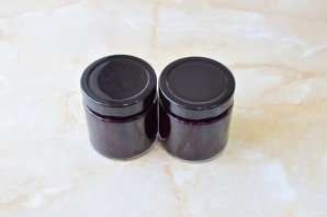 Варенье "Пятиминутка" из черной смородины Варенье "Пятиминутка" из черной смородины