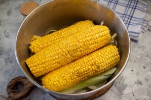 Кукуруза в початках Кукуруза в початках