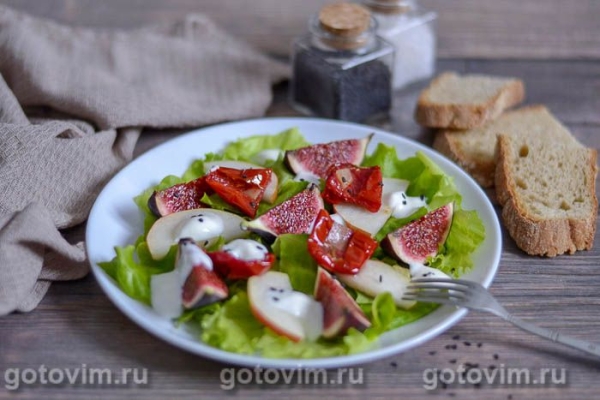 Фруктовый салат со свежим инжиром и грушей Фруктовый салат со свежим инжиром и грушей