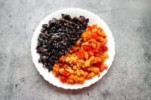 Пряный рождественский кекс с сухофруктами Пряный рождественский кекс с сухофруктами