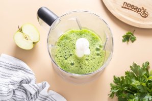 Сок с яблоком, петрушкой и сельдереем Сок с яблоком, петрушкой и сельдереем