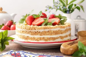 Торт из песочной крошки со сметанным кремом Торт из песочной крошки со сметанным кремом