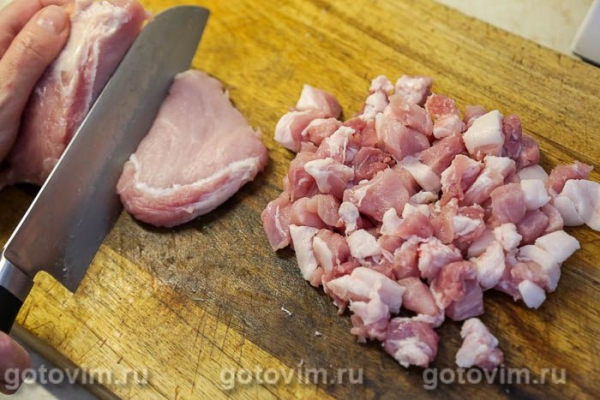 Салат Оливье с жареной свининой