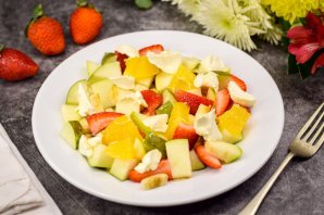 Фруктовый салат с мягким сыром Фруктовый салат с мягким сыром