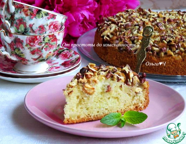Яблочный пирог с ореховой шапочкой