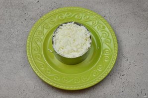 Пасхальный салат с консервированным лососем Пасхальный салат с консервированным лососем