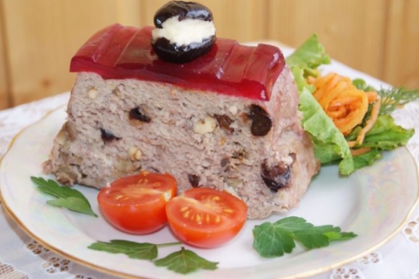 Паштет из куриного филе с черносливом и чесноком