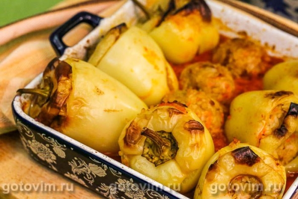 Фаршированные перцы с мясом и булгуром в духовке