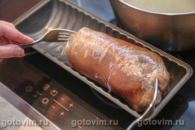 Рулет из рульки вареный в пленке (или пакете для запекания) Рулет из рульки вареный в пленке (или пакете для запекания)