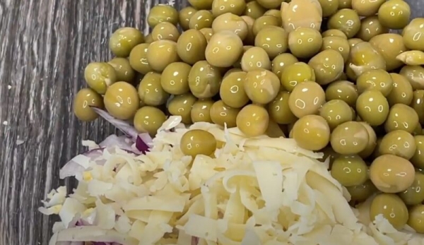 Готовлю его порционно, как в ресторане. Салат «Каприз» — рецепт для праздничного стола Готовлю его порционно, как в ресторане. Салат «Каприз» — рецепт для праздничного стола