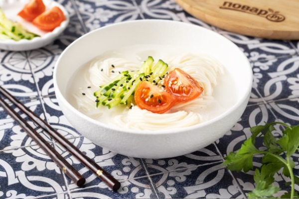 Холодная лапша с соевым молоком "Конггуксу" Холодная лапша с соевым молоком "Конггуксу"