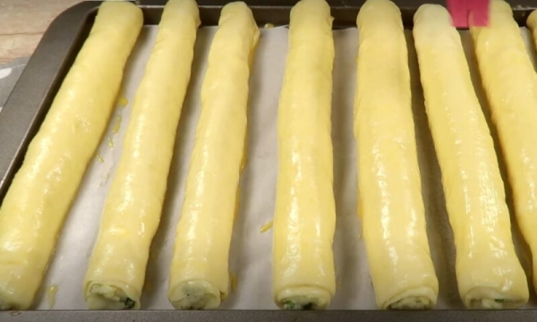 Вкуснее, чем пирожки. Бюджетный и простой рецепт слоеных трубочек Вкуснее, чем пирожки. Бюджетный и простой рецепт слоеных трубочек