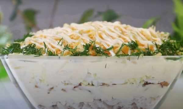 Салат «Анюта» — рецепт из простых продуктов. Вкуснятина за 15 минут