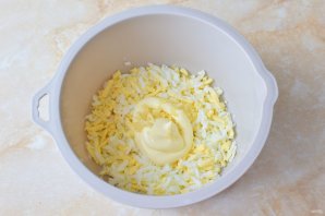 Рулетики с сыром и чесноком