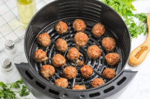 Фрикадельки в аэрогриле Фрикадельки в аэрогриле